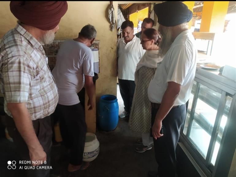 ਡੇਂਗੂ ਵਿਰੋਧੀ ਮੁਹਿੰਮ : ਬੂਥਗੜ੍ਹ ਦੇ ਢਾਬਿਆਂ ਤੇ ਮਠਿਆਈ ਦੀਆਂ ਦੁਕਾਨਾਂ ’ਚ ਚੈਕਿੰਗ