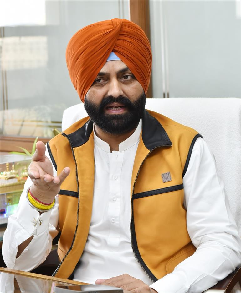 ਲਾਲਜੀਤ ਭੁੱਲਰ ਨੇ ਜੇਲ੍ਹ ਵਿਭਾਗ ‘ਚ ਭਰਤੀ ਕੀਤੇ ਨਵੇਂ ਕਰਮਚਾਰੀਆਂ ਨੂੰ ਨਿਯੁਕਤੀ ਪੱਤਰ ਸੌਂਪੇ