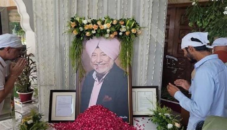 ਪੰਜਾਬ ਦੀਆਂ ਮਸ਼ਹੂਰ ਹਸਤੀਆਂ ਪਹੁੰਚੀਆਂ ਜਸਵਿੰਦਰ ਭੱਲਾ ਦੀ ਅੰਤਿਮ ਅਰਦਾਸ 'ਤੇ