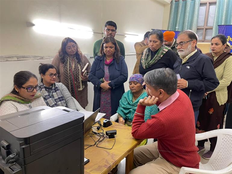 ਸਿਹਤ ਵਿਭਾਗ ਦੇ ਡਾਇਰੈਕਟਰ ਵਲੋਂ ਮੁੱਖ ਮੰਤਰੀ ਸਿਹਤ ਯੋਜਨਾ ਦੇ ਲਾਗੂਕਰਨ ਦਾ ਜਾਇਜ਼ਾ