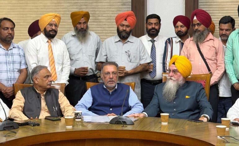 ਸਪੀਕਰ ਸੰਧਵਾਂ ਅਤੇ ਸਿਹਤ ਮੰਤਰੀ ਵੱਲੋਂ ਪੰਜਾਬ ਵਿਧਾਨ ਸਭਾ ਵਿੱਚ ਇਲੈਕਟ੍ਰੋਹੋਮਿਓਪੈਥੀ ਡਾਕਟਰਜ਼ ਐਸੋਸੀਏਸ਼ਨ ਪੰਜਾਬ ਦੇ ਵਫ਼ਦ ਨਾਲ ਮੀਟਿੰਗ