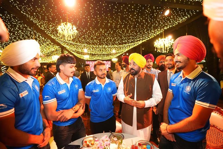 ਮੁੱਖ ਮੰਤਰੀ ਭਗਵੰਤ ਸਿੰਘ ਮਾਨ ਵੱਲੋਂ ਏਸ਼ੀਅਨ ਚੈਂਪੀਅਨਜ਼ ਟਰਾਫੀ ਦੀਆਂ ਟੀਮਾਂ ਦਾ ਨਿੱਘਾ ਸਵਾਗਤ