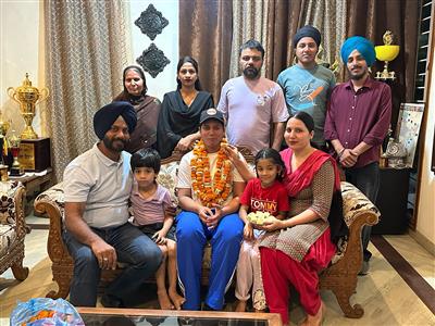 ਕੁਰਾਲੀ ਦੀ ਧੀ ਨਵਪ੍ਰੀਤ ਕੌਰ ਨੇ ਨੈਸ਼ਨਲ ਖੇਡਾਂ ਦੌਰਾਨ ਵੇਟ ਲਿਫਟਿੰਗ’ਚ ਕਾਂਸੀ ਦਾ ਤਮਗਾ ਜਿੱਤਿਆ