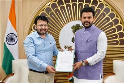 ਡਾ. ਰਵਜੋਤ ਸਿੰਘ ਨੇ ਕੇਂਦਰੀ ਸ਼ਹਿਰੀ ਹਵਾਬਾਜ਼ੀ ਮੰਤਰੀ ਕੇ.ਆਰ. ਨਾਇਡੂ ਨਾਲ ਕੀਤੀ ਮੁਲਾਕਾਤ; ਫਸੇ ਹੋਏ ਪੰਜਾਬੀਆਂ ਲਈ ਬਚਾਅ ਉਡਾਣਾਂ ਸ਼ੁਰੂ ਕਰਨ ਦੀ ਕੀਤੀ ਮੰਗ