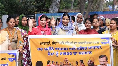 ਰਾਜਾਸਾਂਸੀ ਹਲਕੇ 'ਚ ਮਹਿਲਾਵਾਂ ਵੱਲੋਂ ਮੁੱਖ ਮੰਤਰੀ ਮਾਵਾਂ-ਧੀਆਂ ਸਤਿਕਾਰ ਯੋਜਨਾ ਸ਼ੁਰੂ ਕਰਨ ਦੀ ਖੁਸ਼ੀ ਵਿੱਚ ਜਾਗੋ ਕੱਢ ਕੇ ਖ਼ੁਸ਼ੀ ਮਨਾਈ