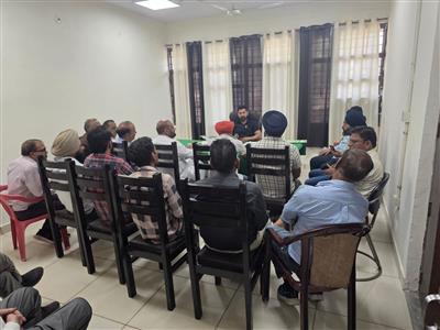 ਮੌੜ ਮੰਡੀ ‘ਚ ਸੈਕਟਰੀ ਹਰਸ਼ਵੰਤ ਸਿੰਘ ਦੀ ਪਹਿਲ—ਸੁੱਕੀ ਤੇ ਸਾਫ ਕਣਕ ਲਿਆਉਣ ਦੀ ਅਪੀਲ ਨਾਲ ਖਰੀਦ ਪ੍ਰਕਿਰਿਆ ਨੂੰ ਮਿਲੇਗੀ ਰਫ਼ਤਾਰ