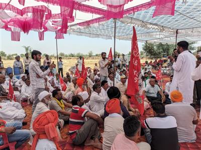 ਕਰਜ਼ੇ ਦੀਆਂ ਕਿਸ਼ਤਾਂ ਨਾ ਭਰਨ ਦਾ ਮਾਮਲਾ : ਹਰਿਆਣਾ ਅਤੇ ਰਾਜਸਥਾਨ ਦੇ ਕਿਸਾਨਾਂ ਨੇ ਘਰ ਨੂੰ ਲਗਾਏ ਜਿੰਦਰੇ ਖੋਲ੍ਹੇ