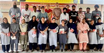 ਮਜ਼ਦੂਰ ਦਿਵਸ ਮੌਕੇ ਵਿਦਿਆਰਥੀਆਂ ਨੂੰ ਦਿੱਤਾ ਸਮਾਜਿਕ ਜਾਗਰੂਕਤਾ ਦਾ ਸੰਦੇਸ਼