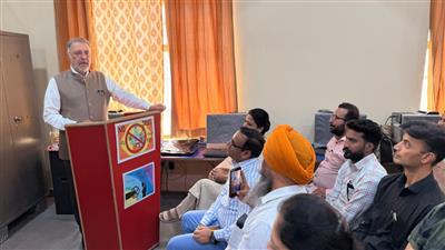 ਵਿਦਿਆਰਥੀਆਂ ਦੇ ਵਿਹਾਰ ਨੂੰ ਸਹੀ ਦਿਸ਼ਾ ਦੇਣ ਵਿੱਚ ਅਧਿਆਪਕਾਂ ਦੀ ਭੂਮਿਕਾ ਸਭ ਤੋਂ ਅਹਿਮ : ਡਾ. ਬਲਬੀਰ ਸਿੰਘ