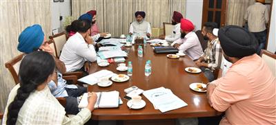  ਵਿੱਤ ਮੰਤਰੀ ਹਰਪਾਲ ਸਿੰਘ ਚੀਮਾ ਵੱਲੋਂ ਉੱਚ ਪੱਧਰੀ ਮੀਟਿੰਗਾਂ ਦੌਰਾਨ ਪੀ.ਐੱਸ.ਪੀ.ਸੀ.ਐੱਲ. ਮੁਲਾਜ਼ਮਾਂ ਦੀਆਂ ਮੰਗਾਂ ਦੀ ਸਮੀਖਿਆ;